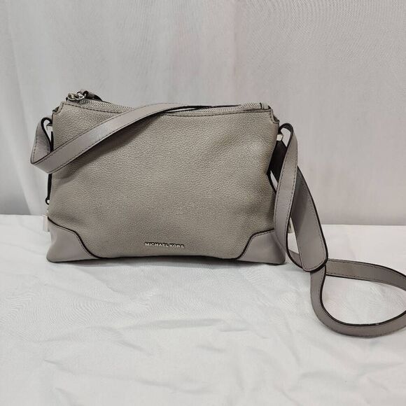 Michael Kors Crosby Medium Pebbled Leather Messenger Grey Crossbody Bag - Picture 1 of 12